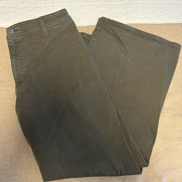 Viral target jeans. Universal Thread - Wide Leg Ankle - Picture 3 of 4